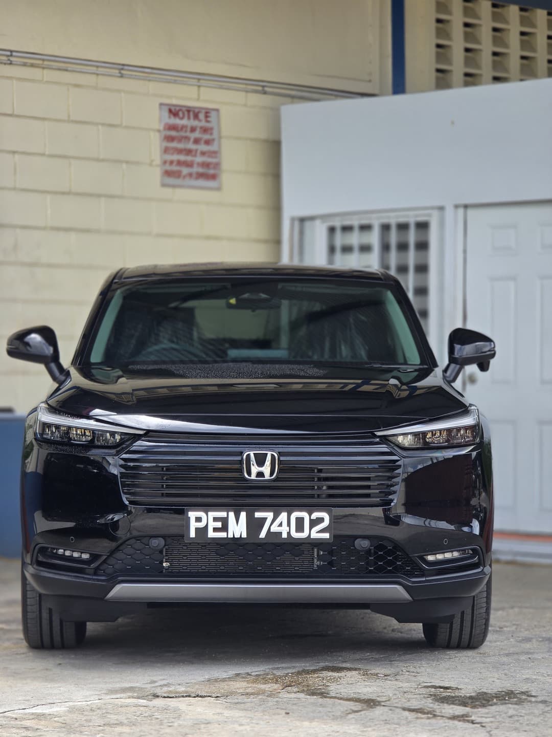 Black Honda HR-V fitted with a Precision Plates number plate reading PEM 7402